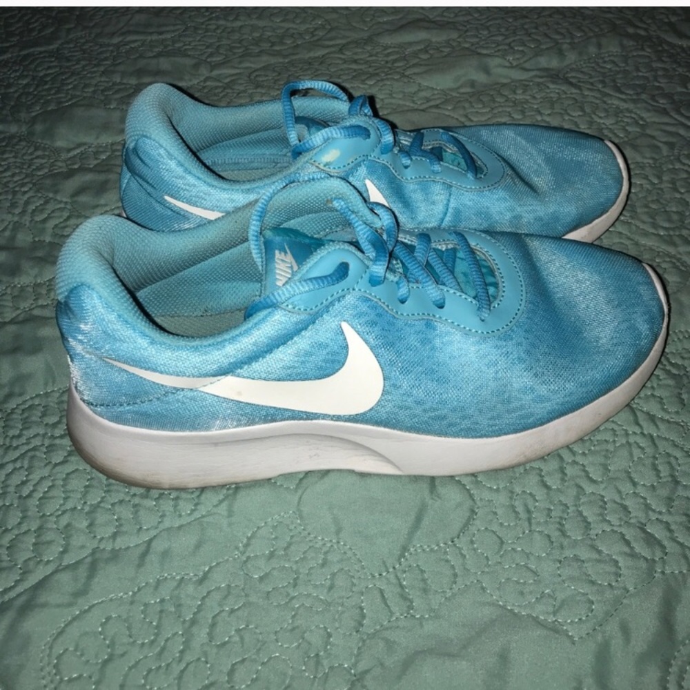 Nike tennis shoes